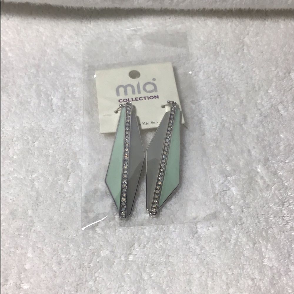 Earrings  - Picture 5 of 5